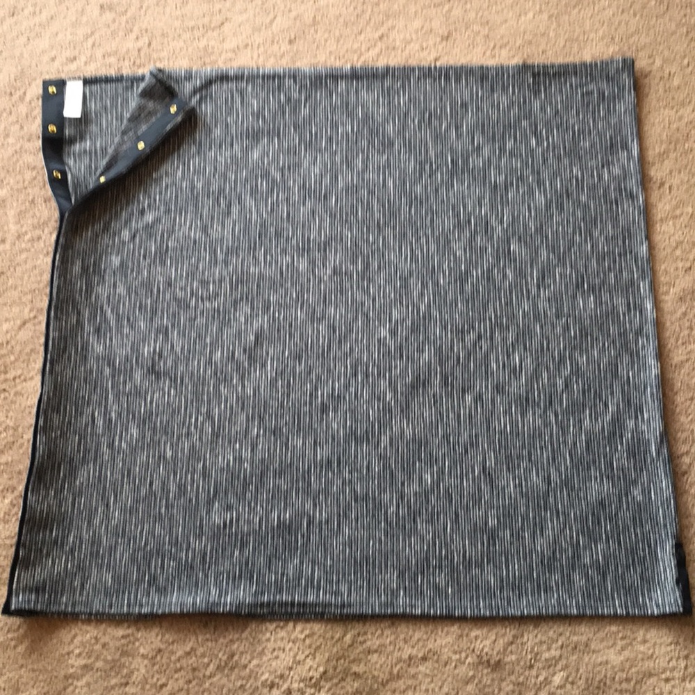 Lululemon Dark Blue/White Vinyasa Scarf/Wrap